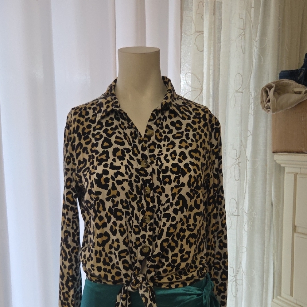 Style Envy Leopard Print Button-Down Shirt Small Sz [1143]